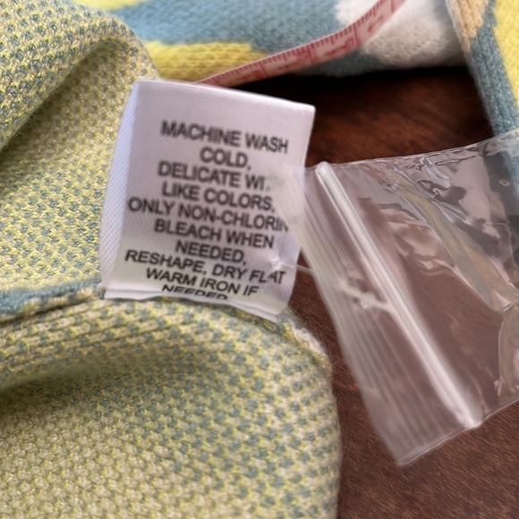 New w/tags Kendall & Kylie retro cardigan - Picture 8 of 8